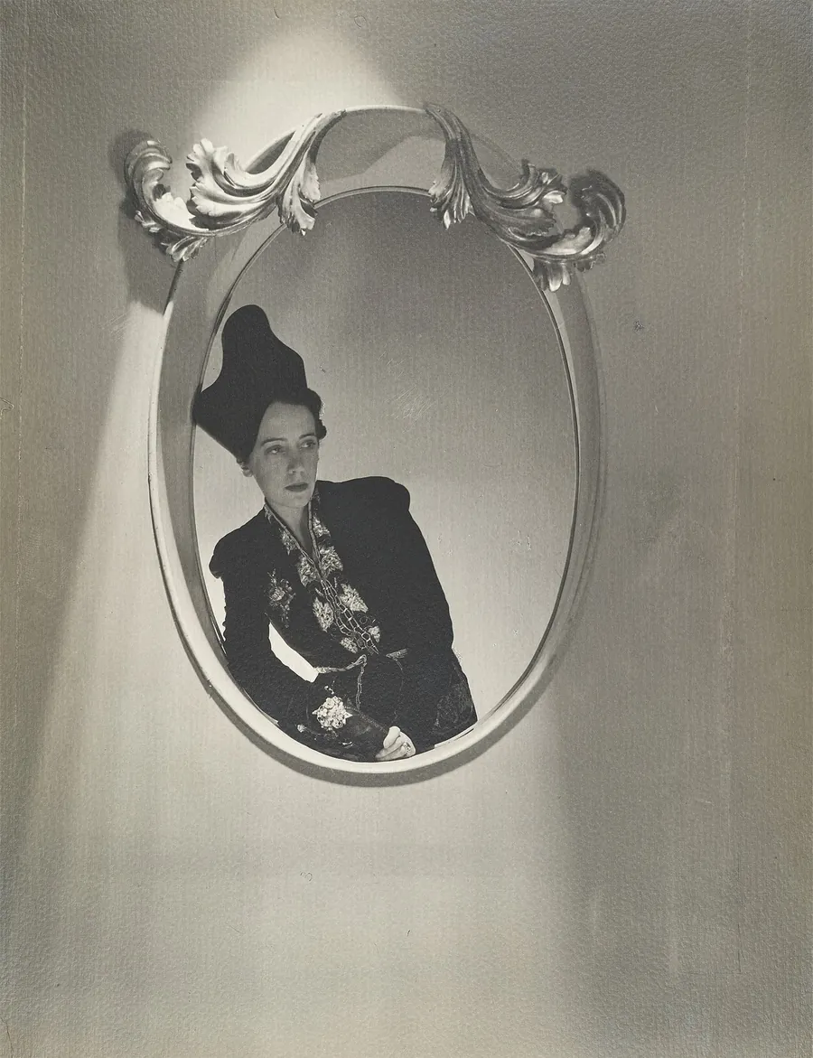 Vintage print by Horst P. Horst from 1936: Elsa Schiaparelli in an oval frame, sold at the Leica photography auction in Vienna